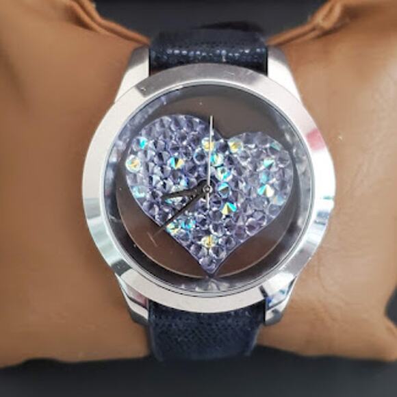 Guess Women\'s Clearly Heart‎ Watch Silver Tone Blue Crystals Fresh Battery